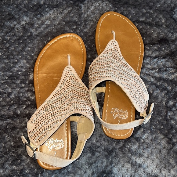 Sandals - Picture 2 of 4